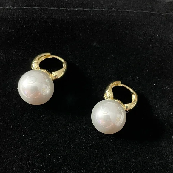 18k Gold Plated and Large Imitation Pearl Earrings - Picture 4 of 8